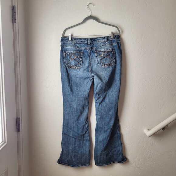 Silver Frances Light Wash Bootcut Jeans - Picture 7 of 9